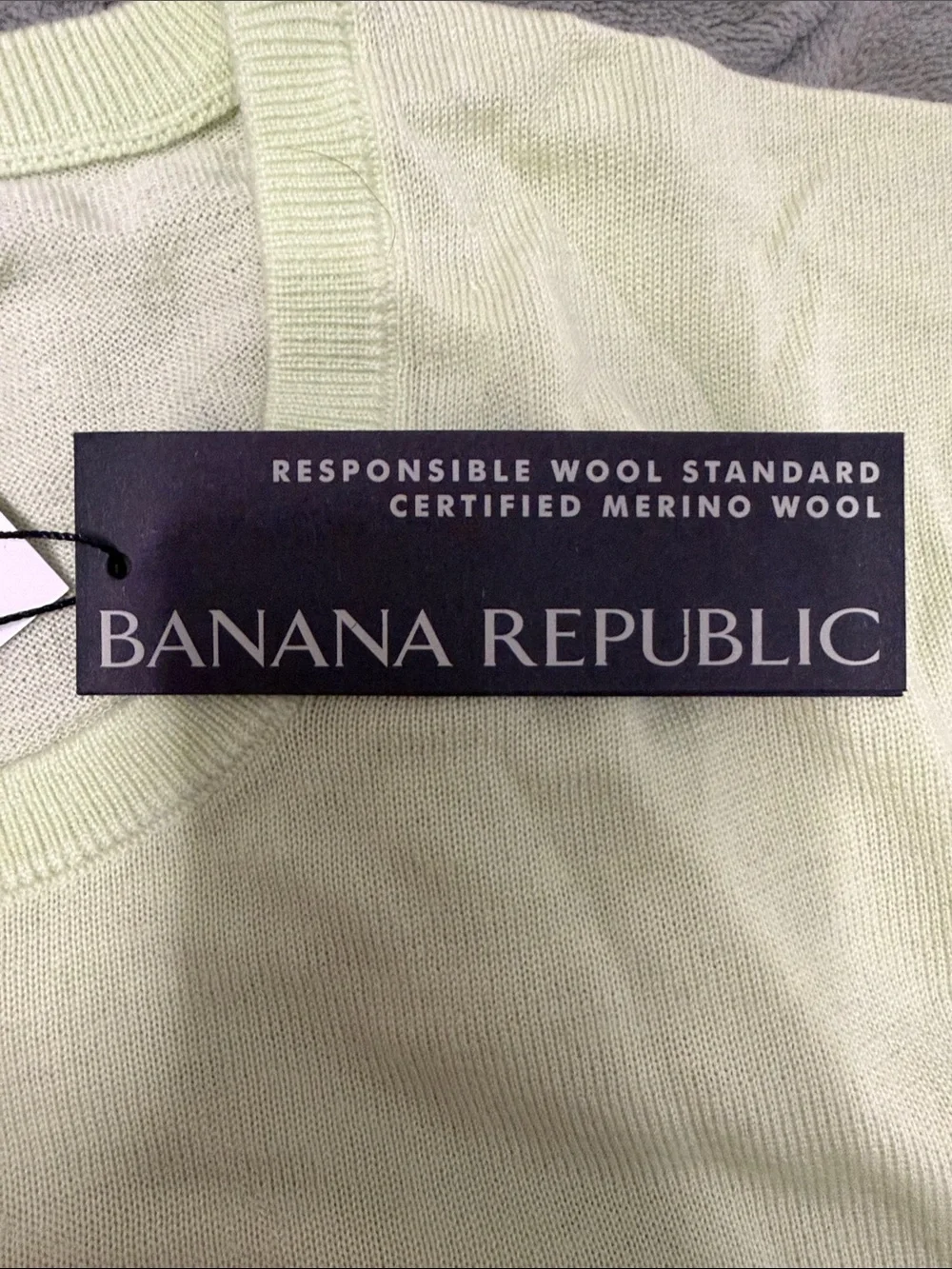 Banana Republic Men's Pale Yellow Crewneck Sweater - NWT